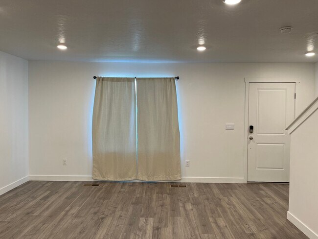 Foto del edificio - 3757 Cold Spring Dr