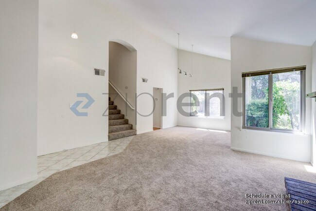 Building Photo - 1936 Lake View Pl