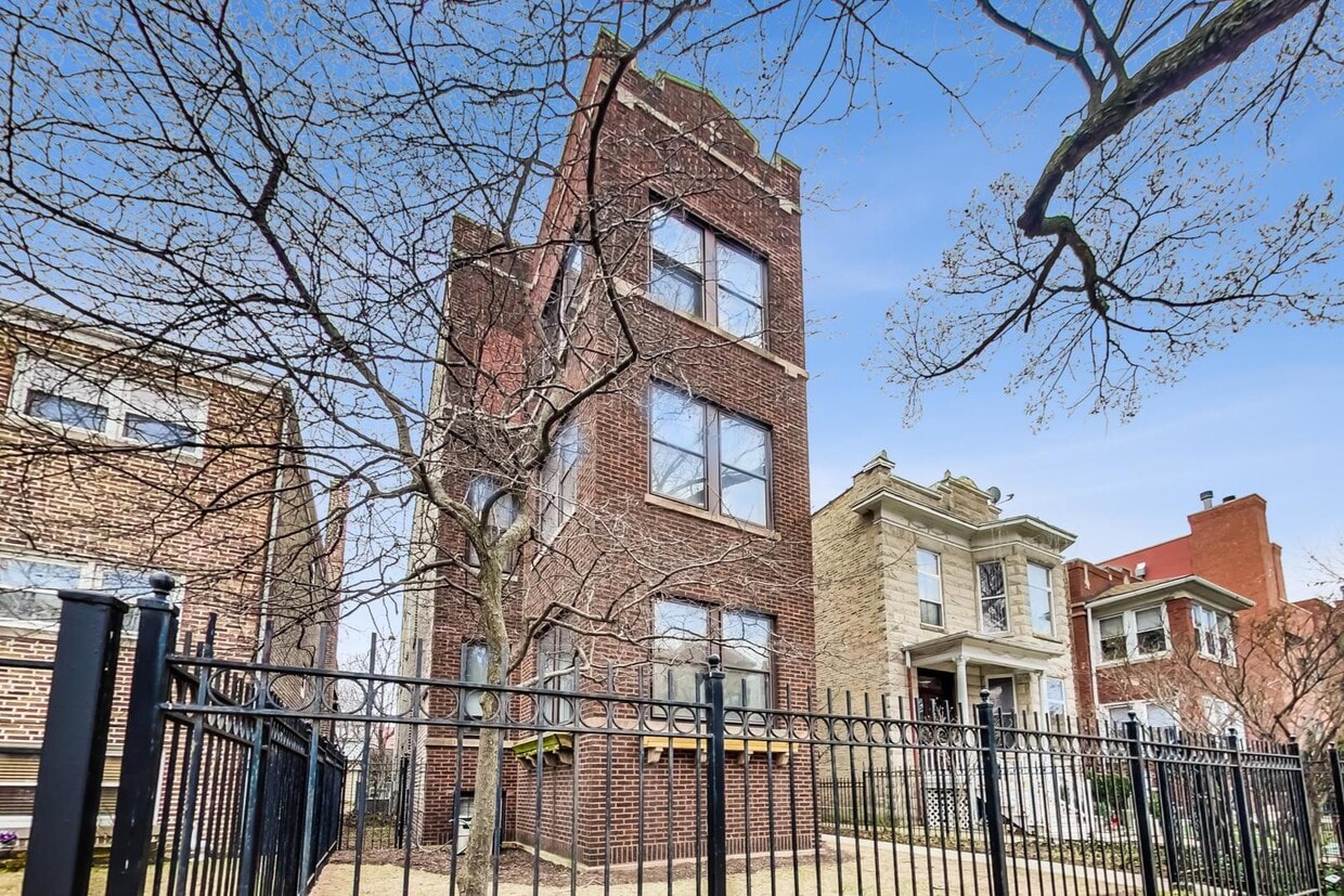 4229 N Ashland Ave Unit 1, Chicago, IL 60613 Condo for Rent in Chicago, IL