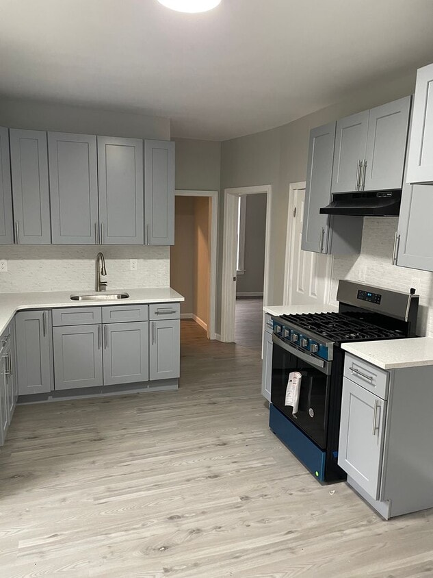 Fully renovated 6 bedroom single family ho... - Fully renovated 6 bedroom single family house
