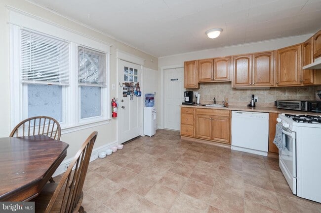 Foto del edificio - 10 E Linden Ave