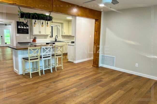 Building Photo - Stunning 3 Bedroom Home in West Mobile!