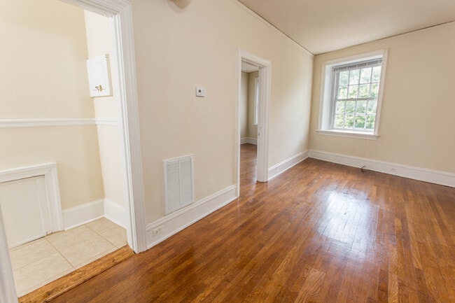 Living Room - 3115 Monument Ave