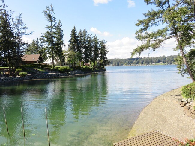 Foto del edificio - Fox Island Waterfront Home