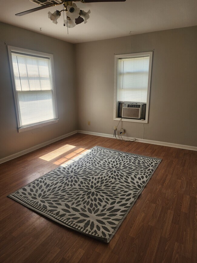Foto del edificio - 422 W Poplar Ave