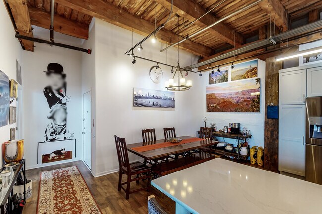 Foto del edificio - 312 N May St