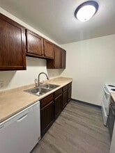Building Photo - 1510 E Gateway Cir S
