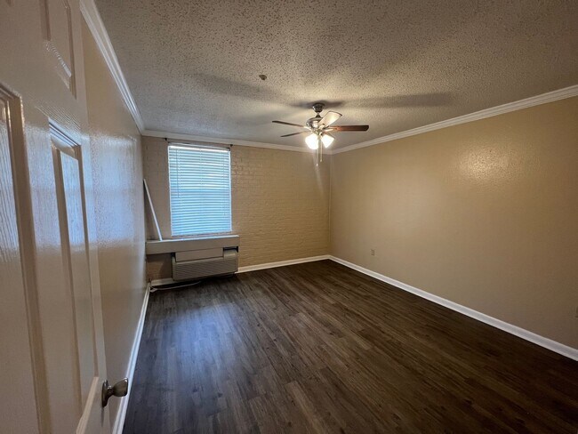 Foto del edificio - 2 BR CONDO NEAR LSU