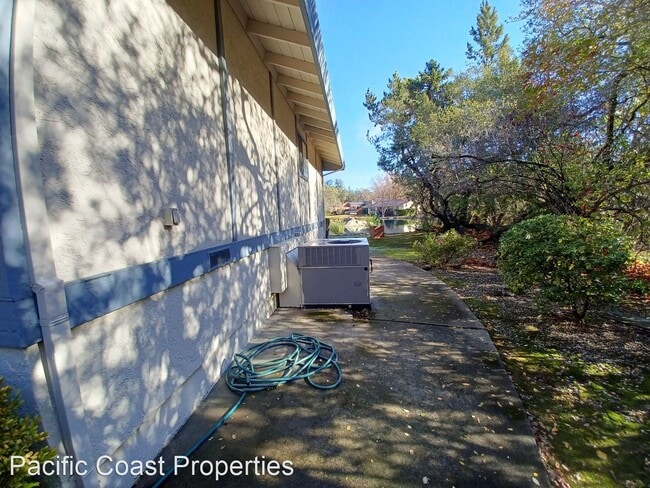 Building Photo - 4 br, 3 bath House - 8435 HIDDEN LAKE DRIVE