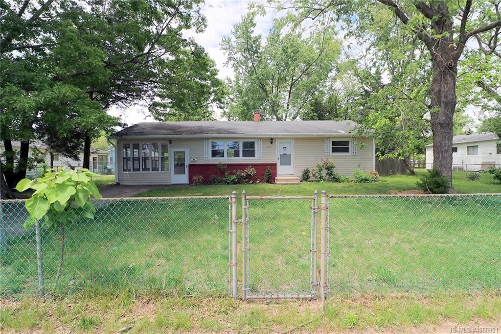 Primary Photo - 400 Rose St
