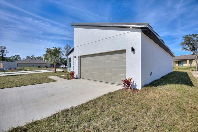 Building Photo - 123 Tulip Ln