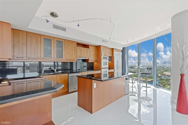 Building Photo - 3 br, 3.5 bath Condo - 333 Las Olas Way Ap...