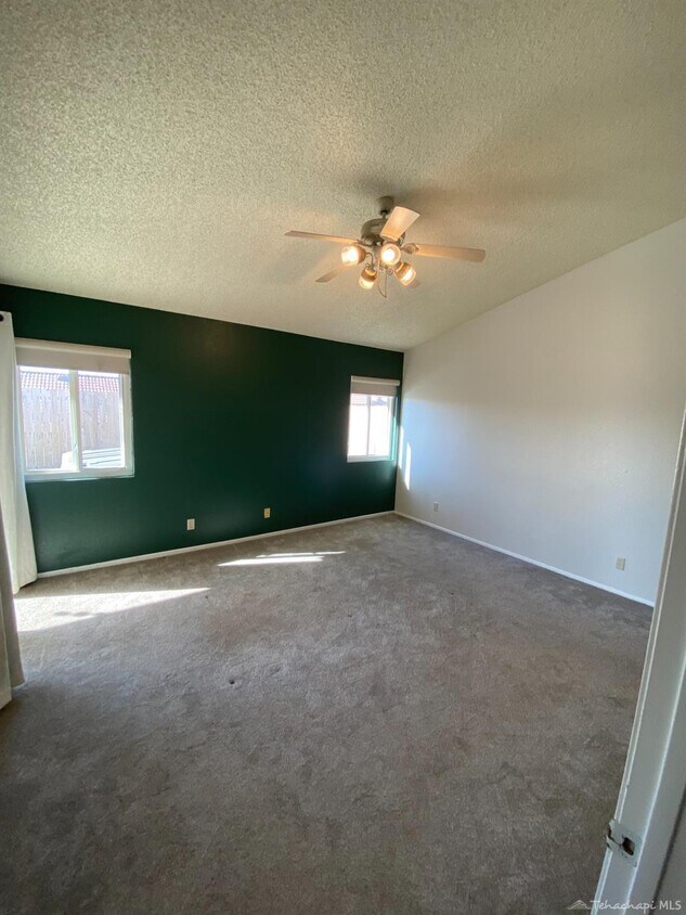 Foto del edificio - 1440 Ridgecrest Ct
