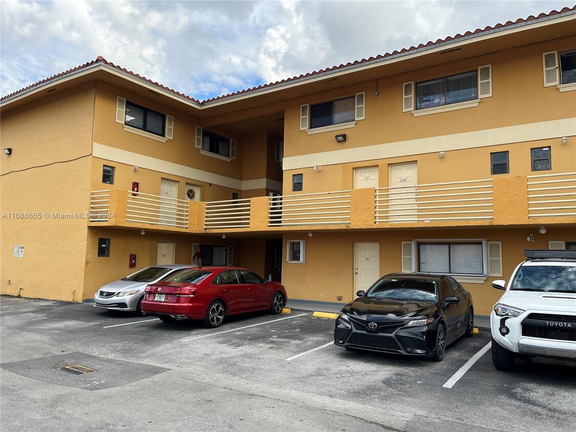 Primary Photo - 180 Royal Palm Rd