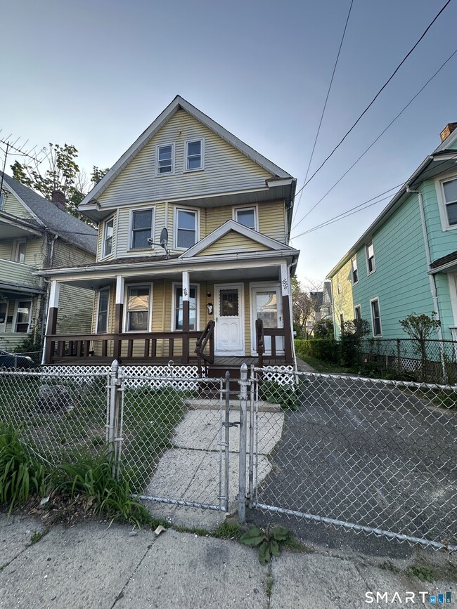 Building Photo - 1036 Maplewood Ave