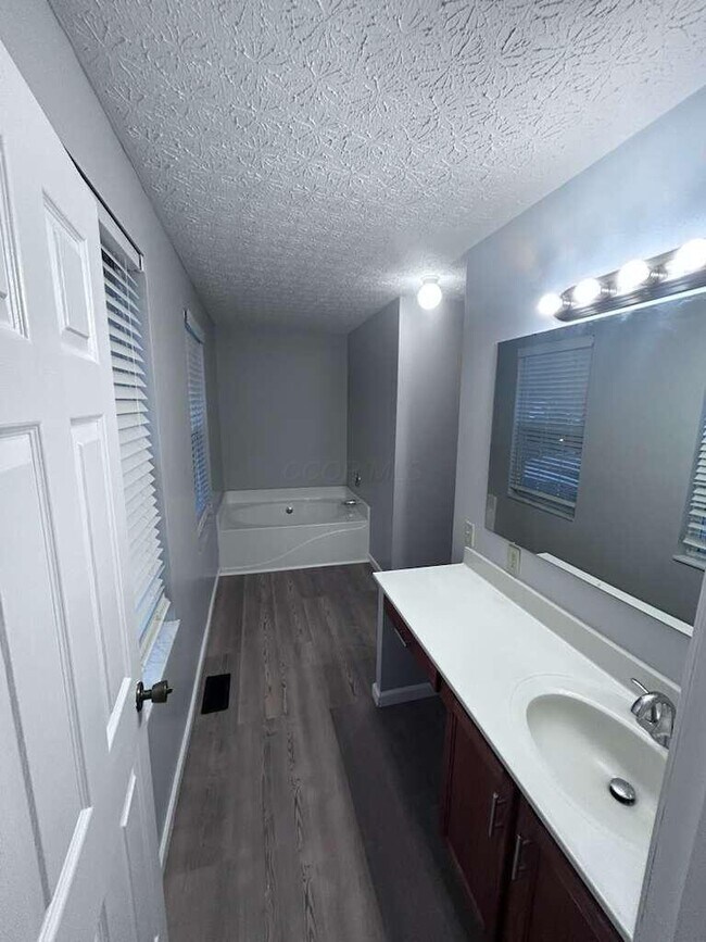 Foto del edificio - 6729 Kristins Cove Ln