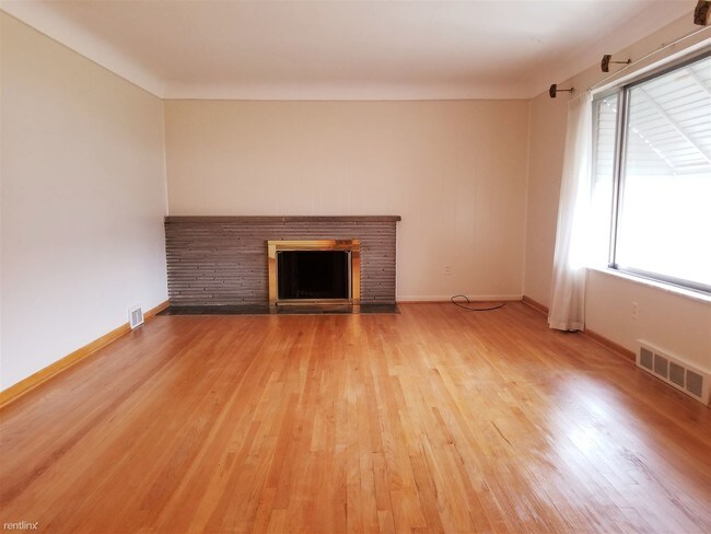 Foto del edificio - 16205 Collinson Ave