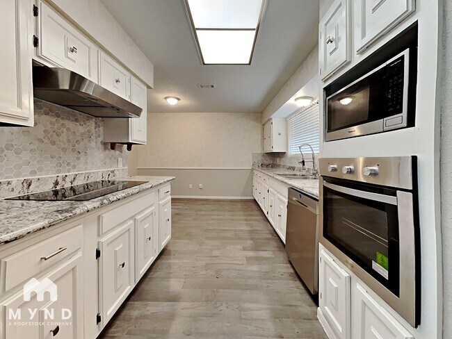 Building Photo - 15803 Mill Point Dr