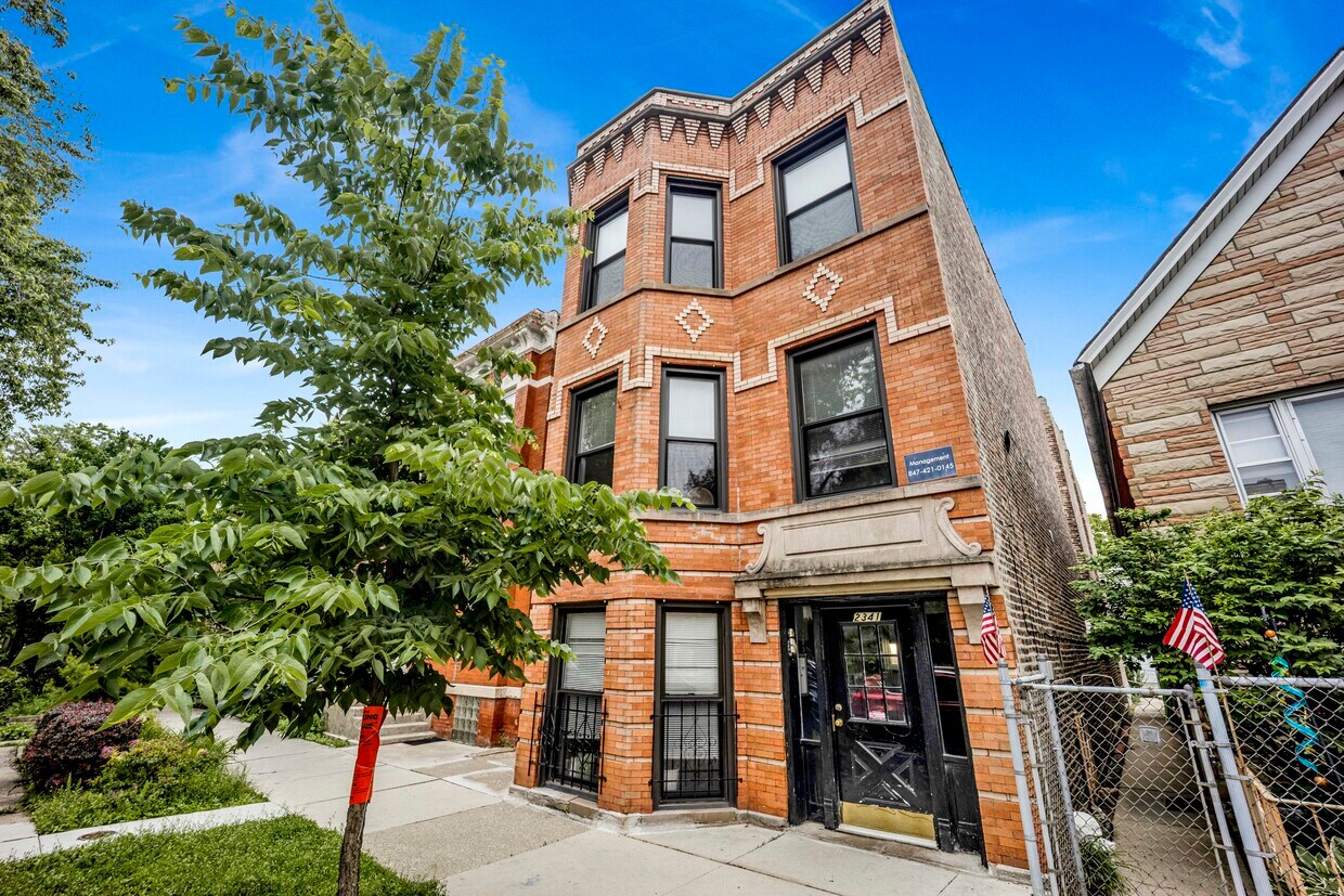 Photo - 2341 W Charleston St (Chicago, IL)