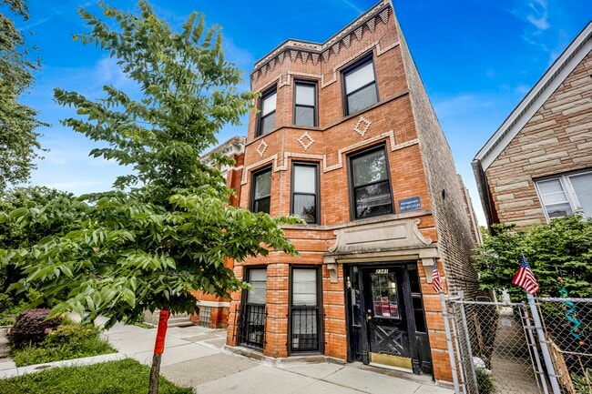 Building Photo - 2341 W Charleston St