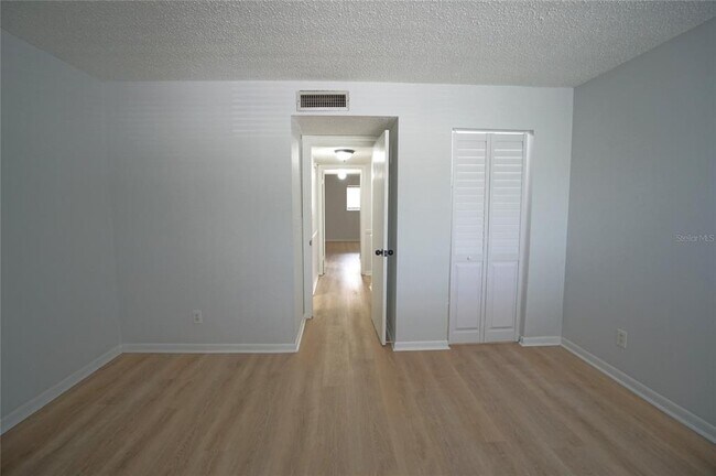 Foto del edificio - 6338 Newtown Cir