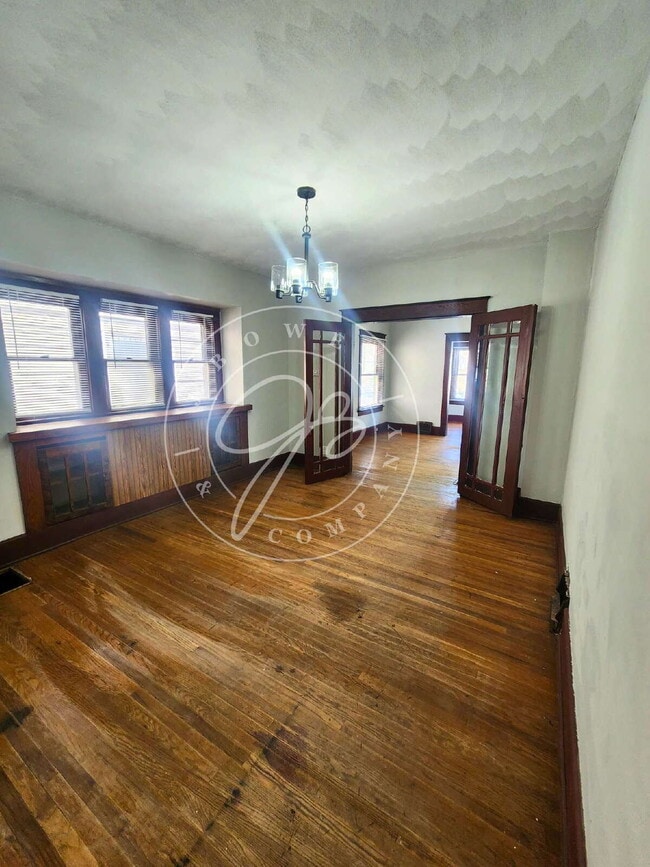 Foto del edificio - Very spacious lower 2 bedroom with separat...