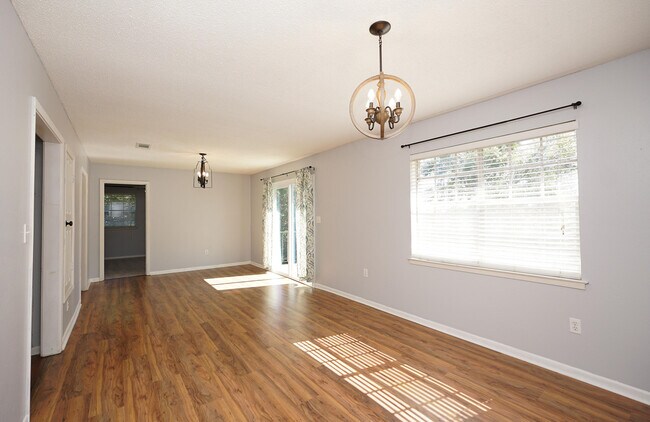 Foto del edificio - 116 Country Club Dr