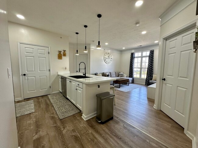 Building Photo - 1901 N Lincoln Ave