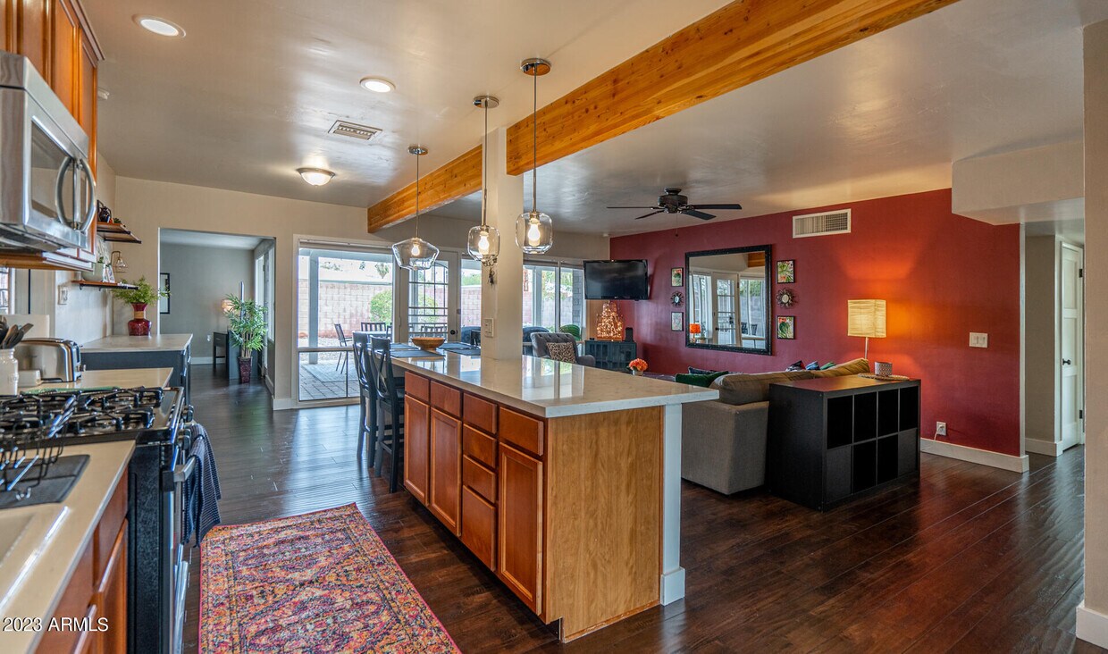 Foto principal - 836 W Mitchell Dr
