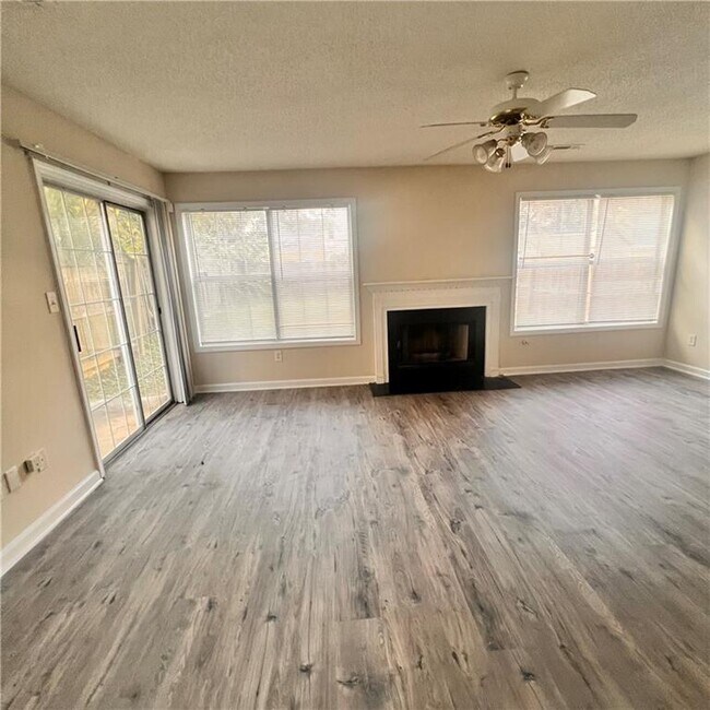 Building Photo - 3698 Sapphire Ct
