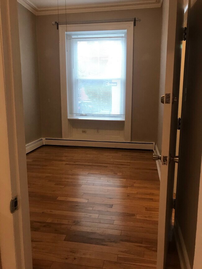 Living room - 2719 Brown St