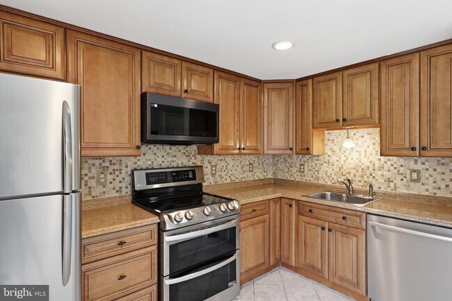 Building Photo - 9504 Dunbrook Ct