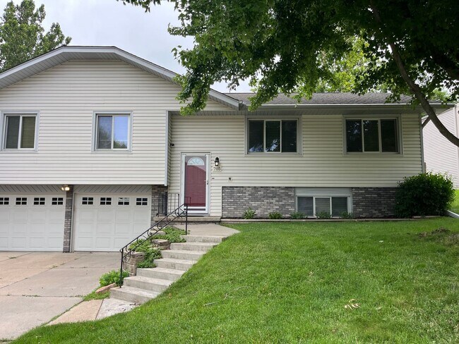 Building Photo - Fantastic Millard Home