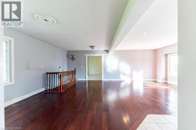 Photo du bâtiment - 9724 Twenty Rd W