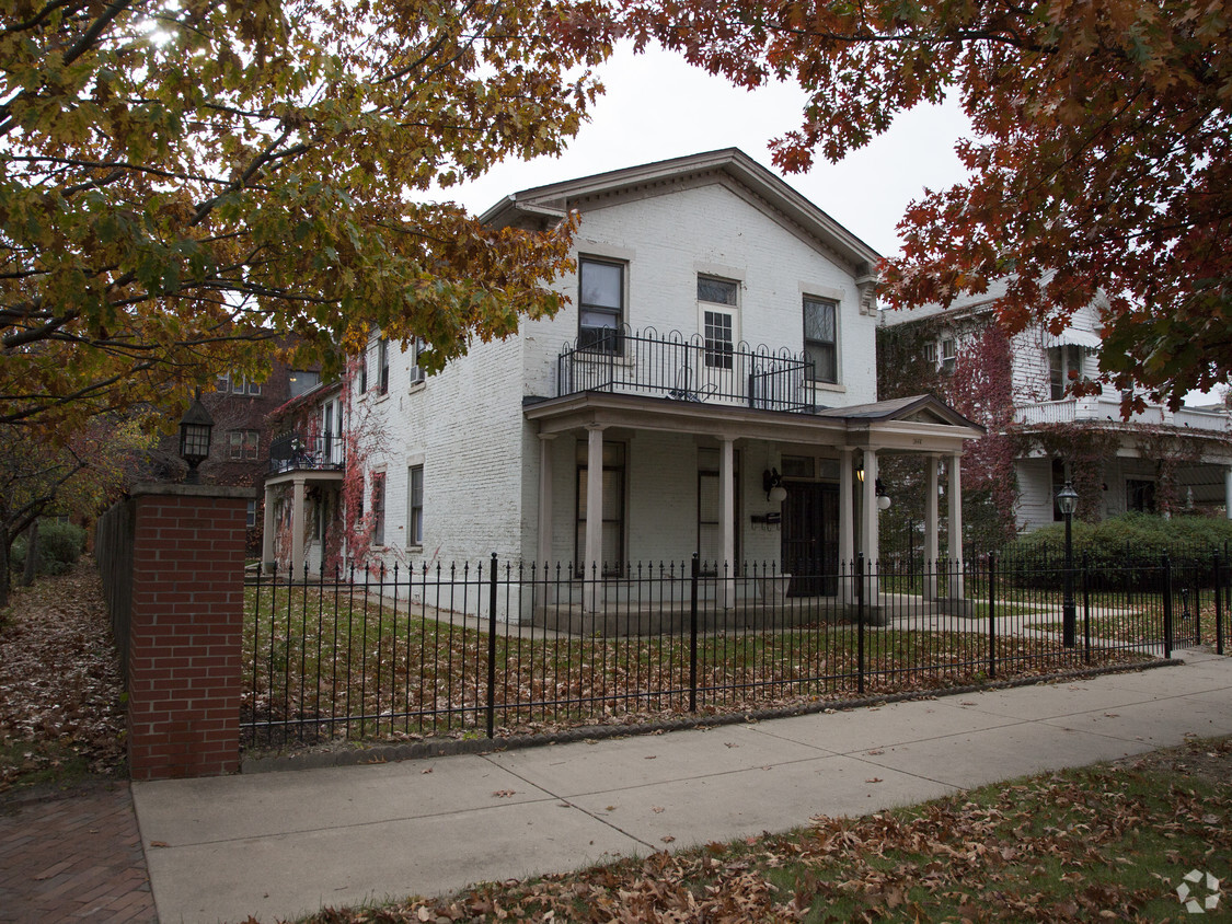 Building Photo - 504-504 1/2 NE Monroe St