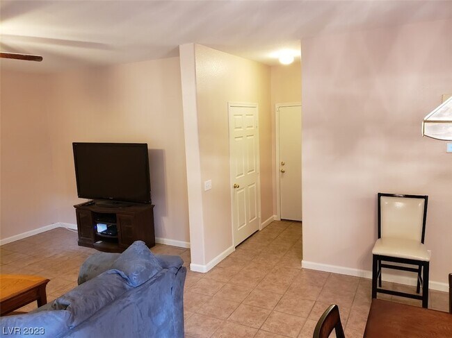 Building Photo - 8061 Sweet Clover Ct
