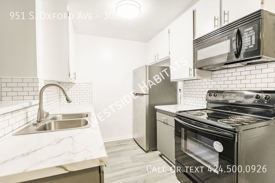 Primary Photo - 951 Oxford - Gorgeous, fully renovated bui...