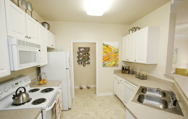 Lyon Chef Style Kitchen - Abberly Place
