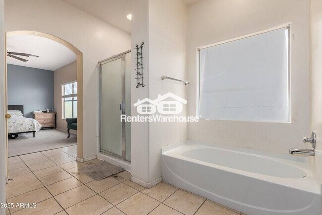 Foto del edificio - 1145 E Harold Dr