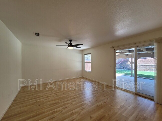 Foto del edificio - 4578 Excelsior Rd