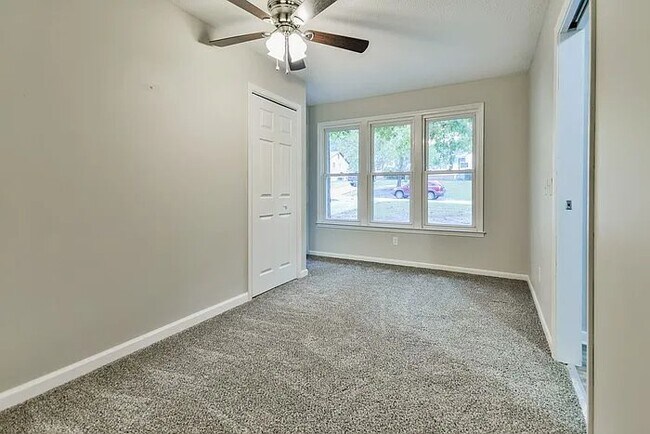 Building Photo - 205 Reseda Dr