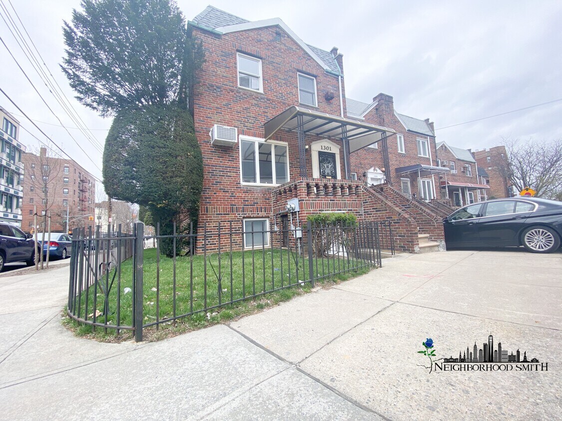 Primary Photo - 1301 Elm Ave
