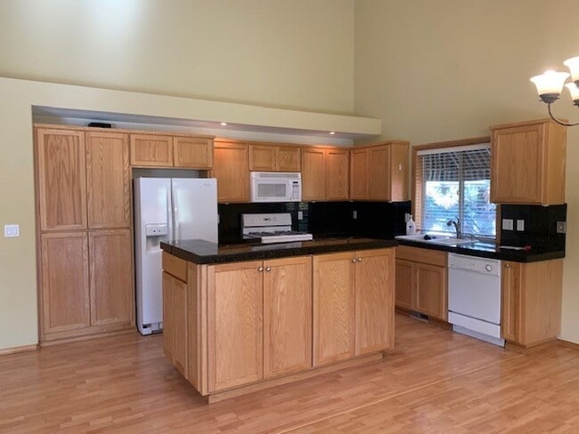 Building Photo - 3 Bedroom House on Quarter Acre!