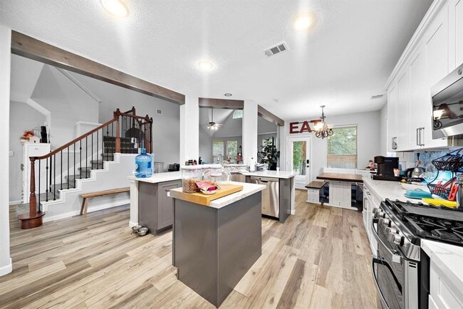 Building Photo - 2 Granite Path Pl