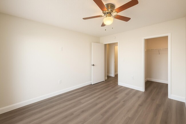 Building Photo - 2724 Vandiver Dr