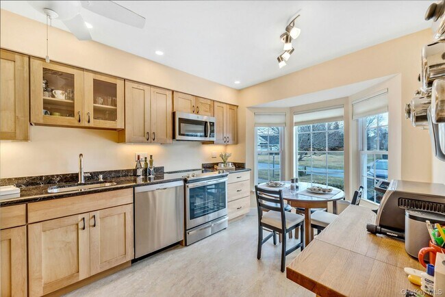 Foto del edificio - 2555 Youngs Ave