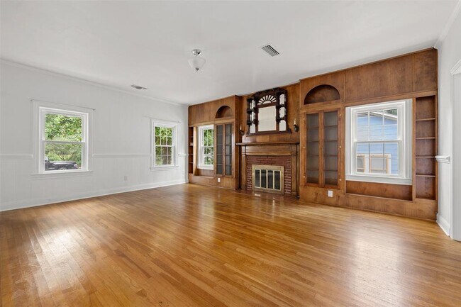 Foto del edificio - 2111 Kenwood Ave