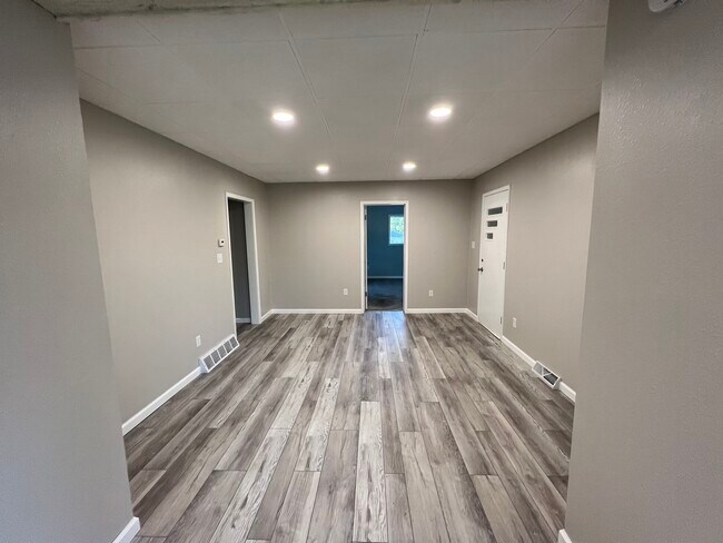 Foto del edificio - 122 N Division St