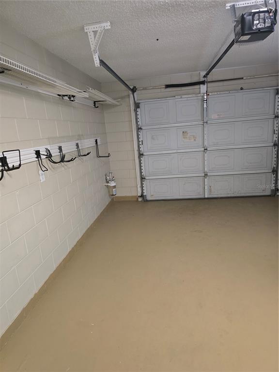 Foto del edificio - 8701 Village Green Blvd