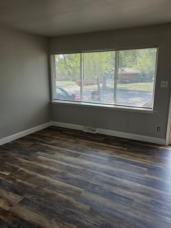 Foto del edificio - Beautiful two bedroom home minutes from So...